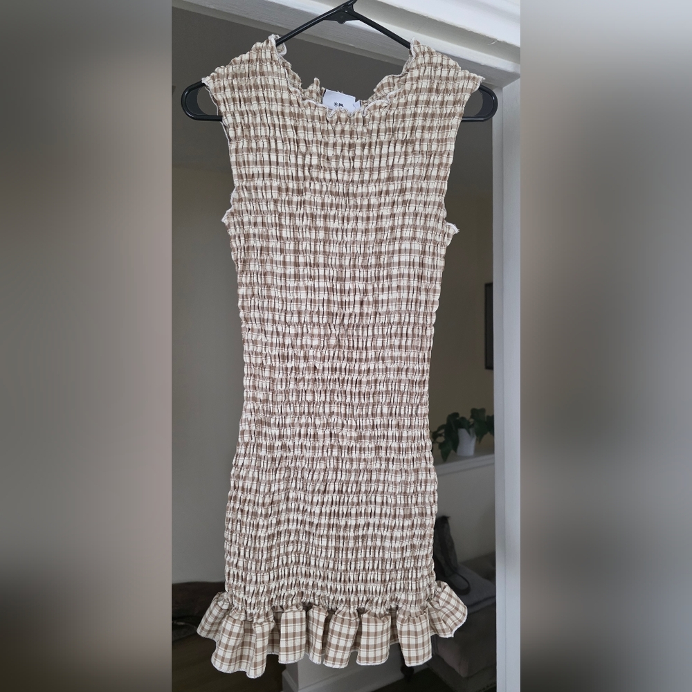 Elegant Tan Sleeveless Dress